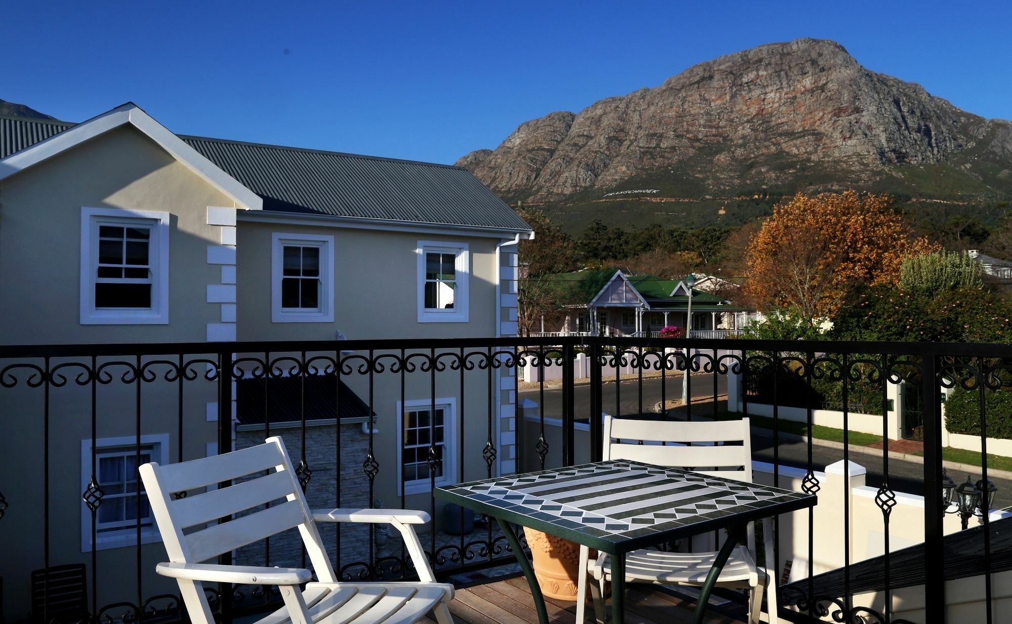 Le Petit Paris Hotel Franschhoek Exterior photo